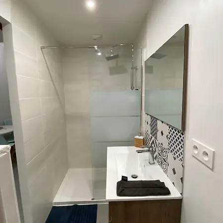 TYPE2, 4 personnes refait à neuf emplacement idéal location minimum à la semaine Appartement *